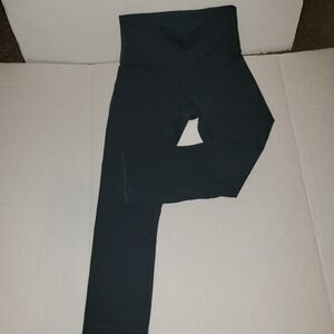 Lululemon green leggings calf length size 4.